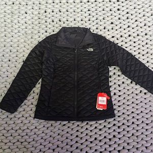 Women’s Large North face Thermoball jacket in TNF black